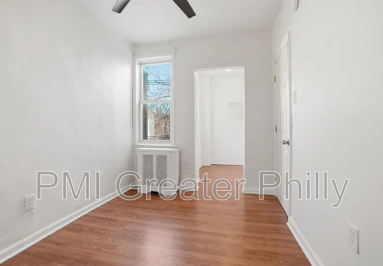 1916 S Salford St — Photo 3