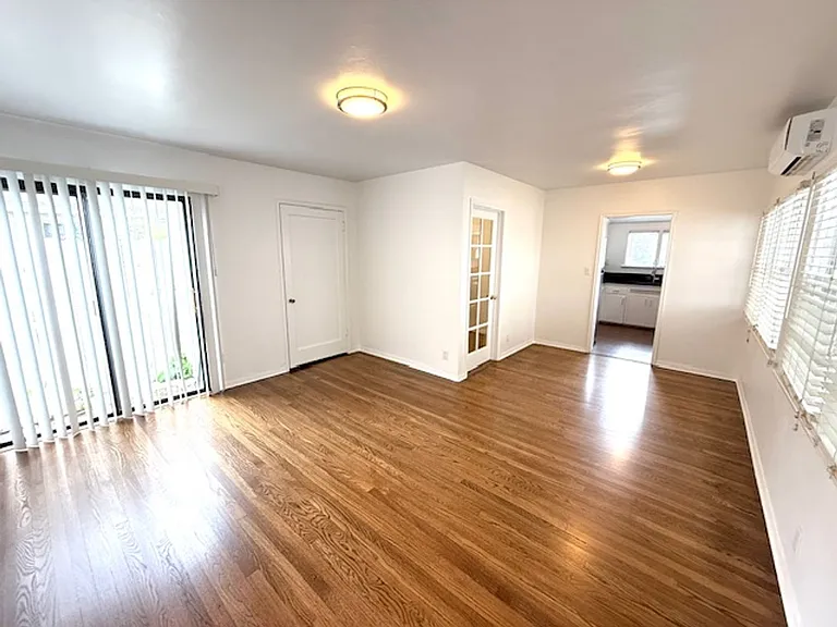 Bungalow - 1 bedroom + Office = natural wood floors, mini split a/c , new appliances, private pat... — Photo 5