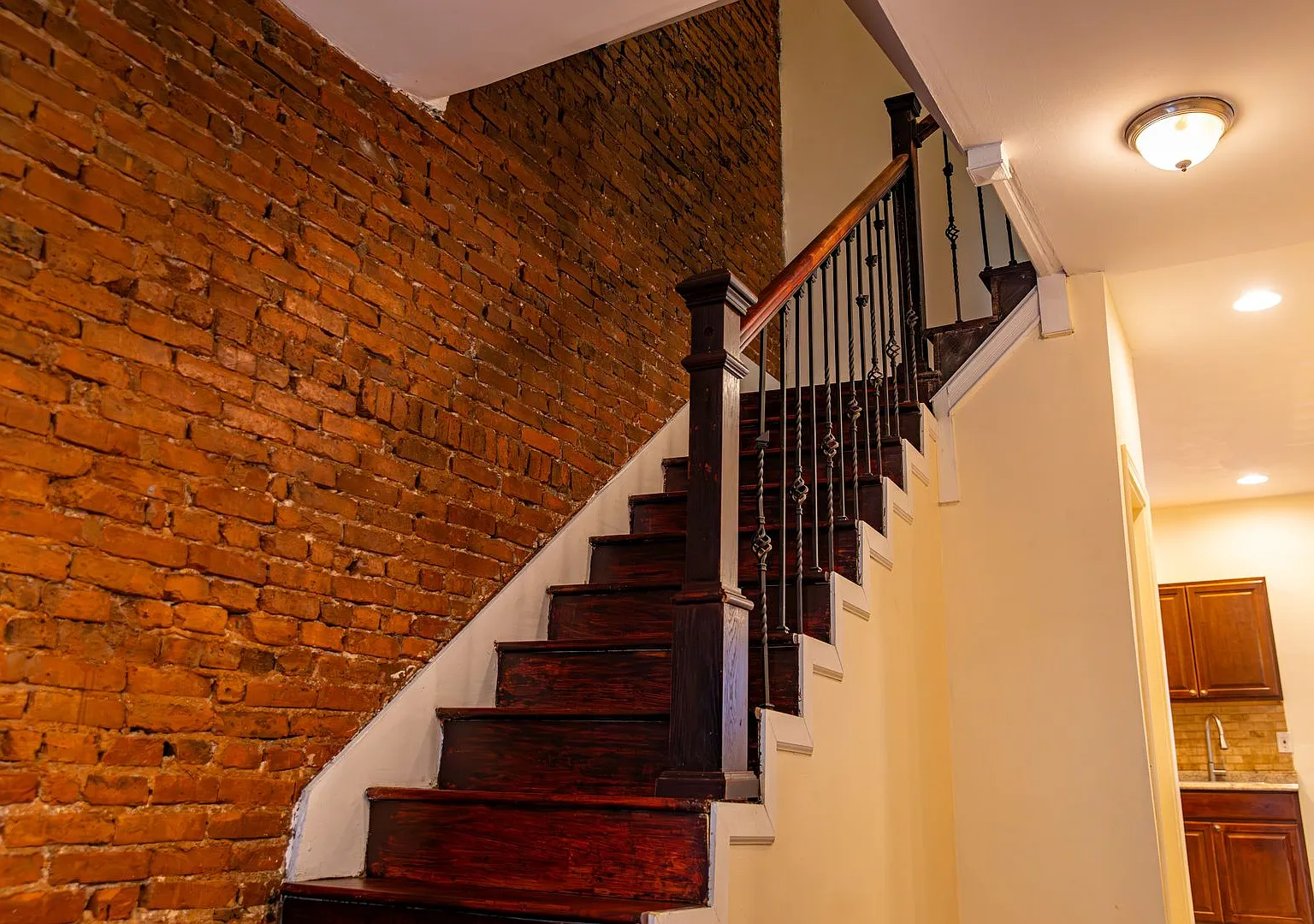 Renovated and Spacious 4Bedroom Townhouse in West Baltimore! — Photo 1