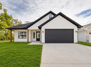 1328 Franklin Ave, Bonham, TX 75418