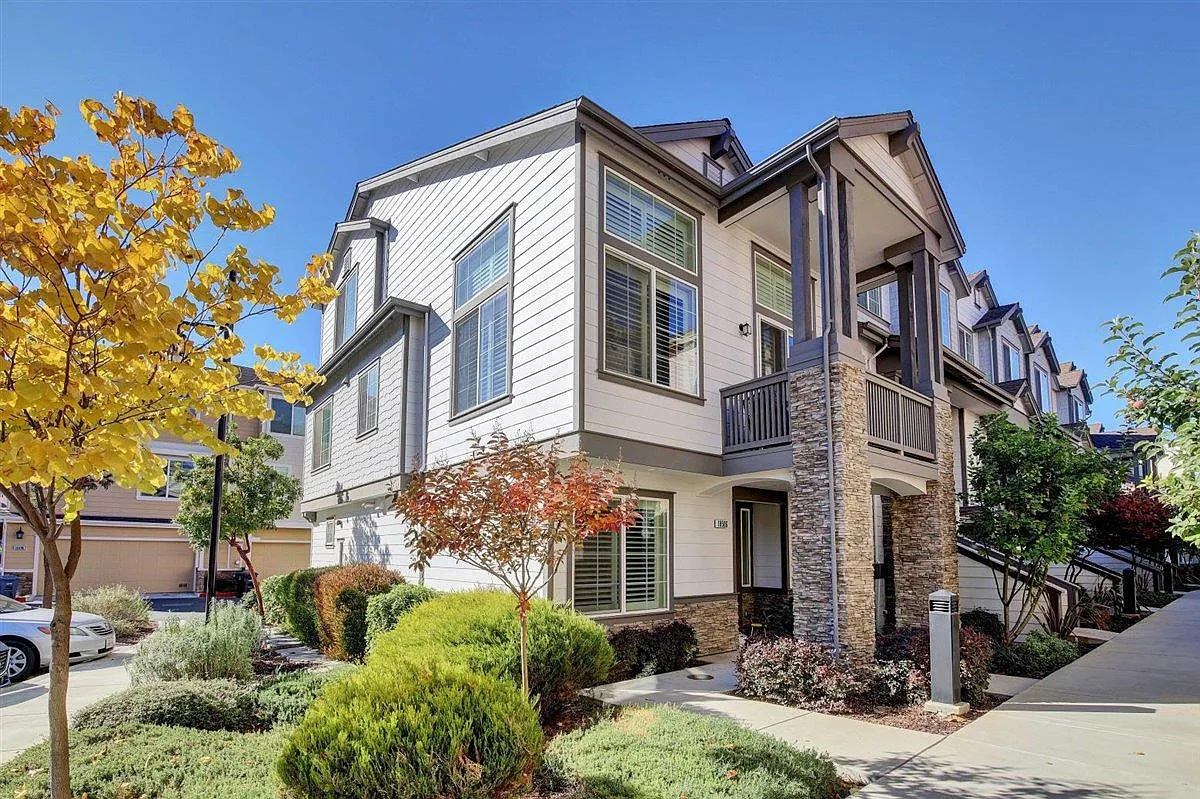 18506 Onyx Ln photo 1