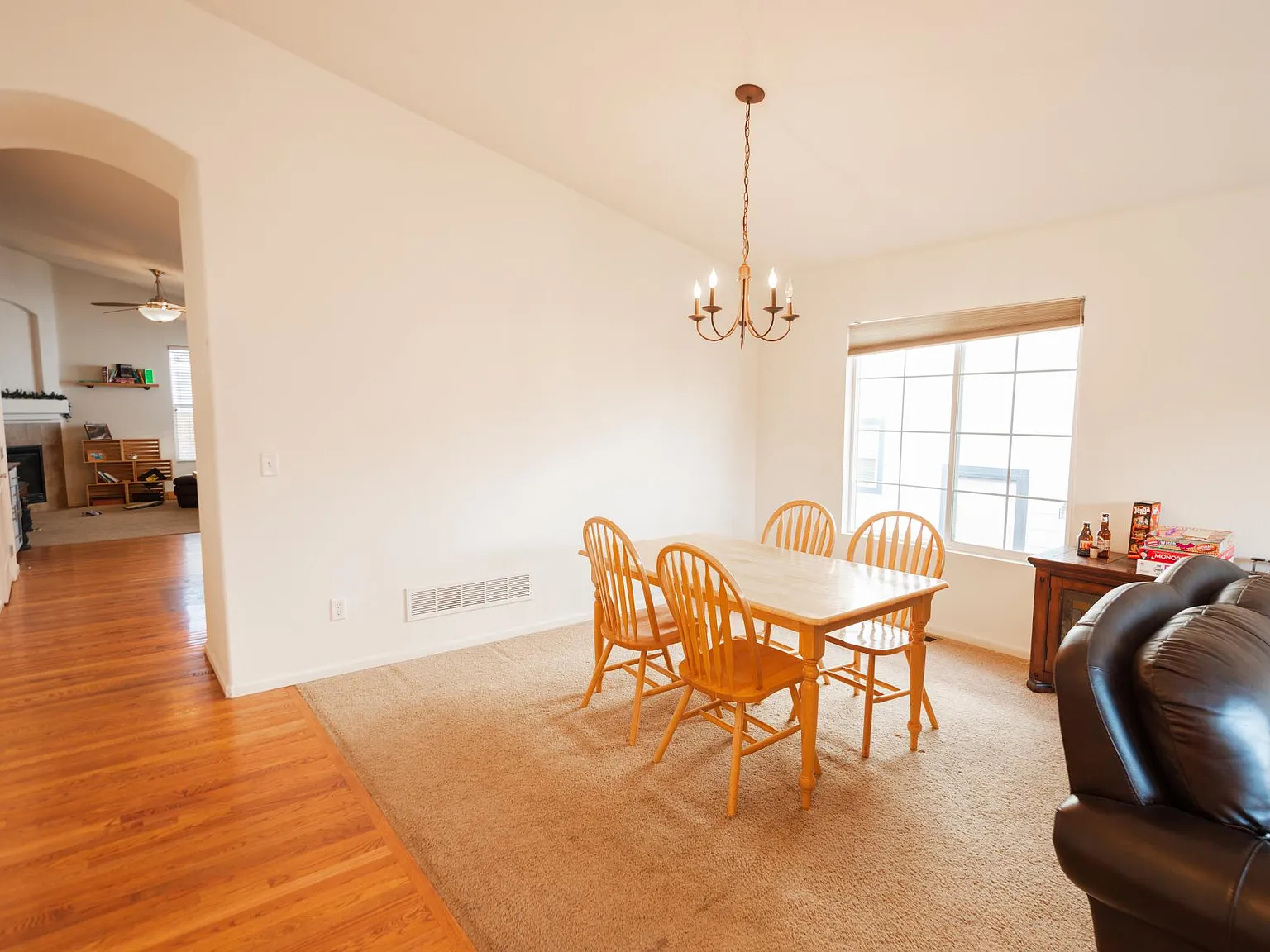 3 bed, 3400 sqft, $3,200 — Photo 2