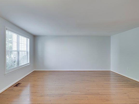 4th image of 19 Chisholm Landing Ct