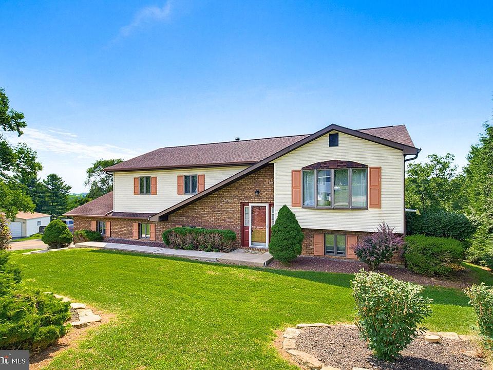 1st image of 7 Oliver Dr