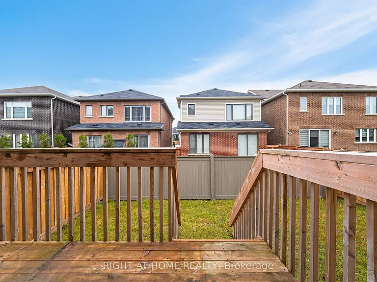 908 Sumac Cres — Photo 44