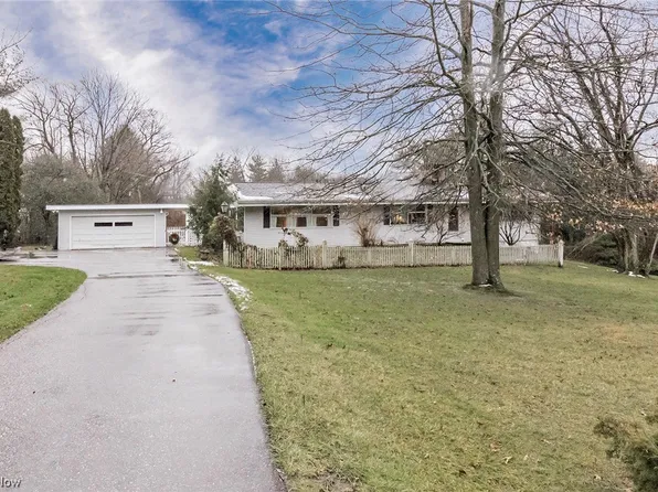 13941 Sweetbriar Ln, Novelty, OH 44072