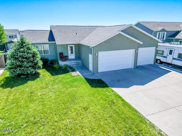 2849 McNally St, Bismarck, ND 58504