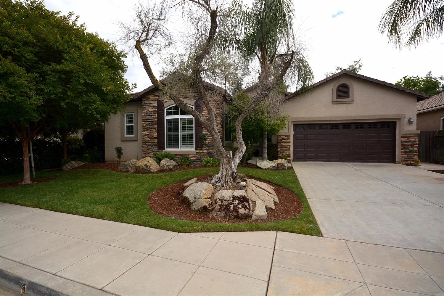 2760 Jordan Ave photo 1