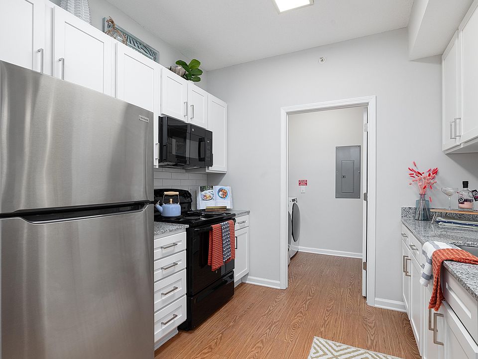 Granite Counters + Modern Cabinetry