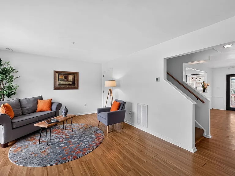 1512 Lakeview Ave — Photo 3