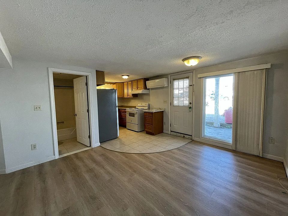1st image of 190 Ashworth Ave #1B