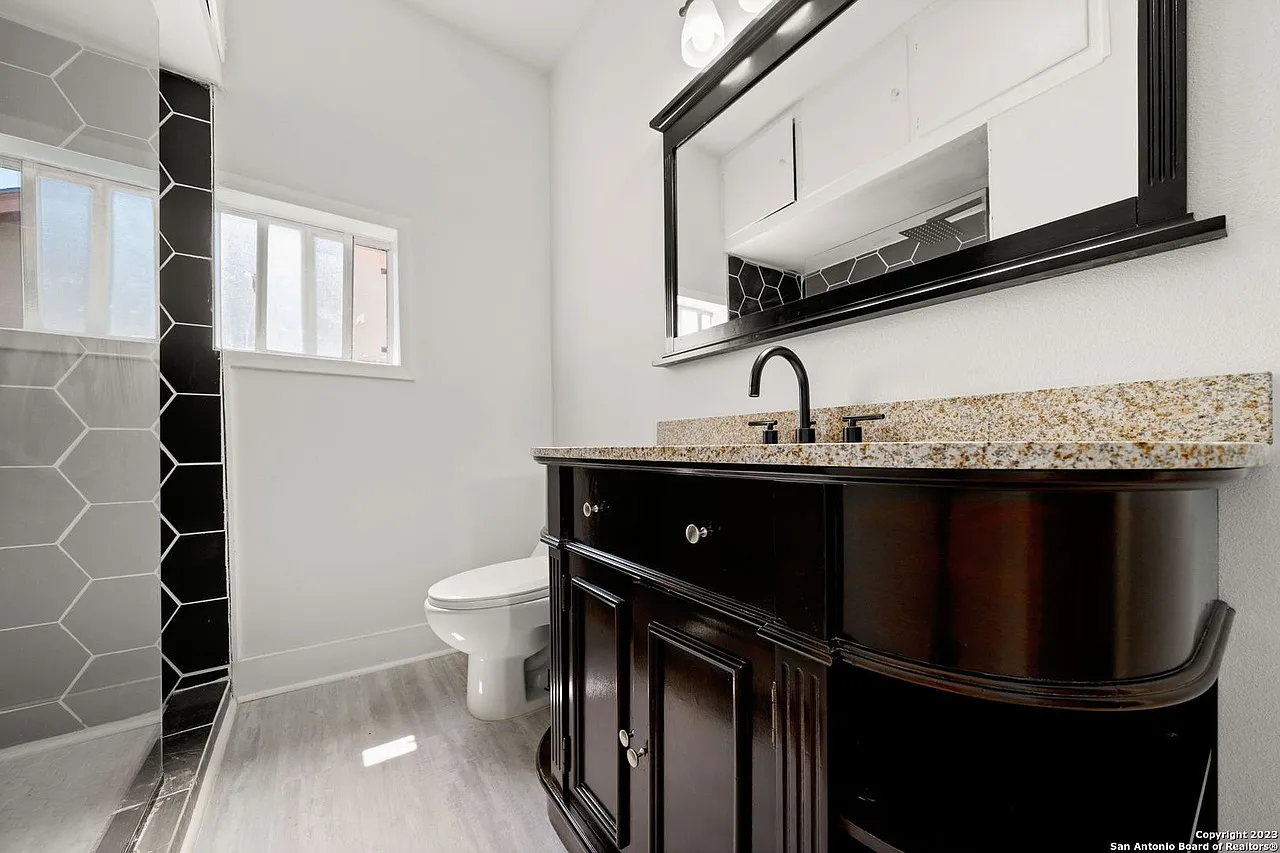 3 bed, 1776 sqft, $1,950 — Photo 2