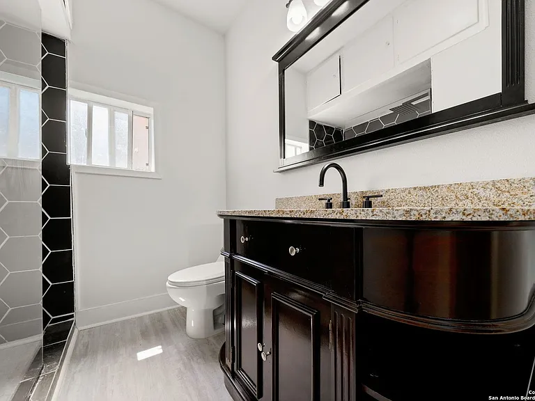 1606 W Mulberry Ave — Photo 2