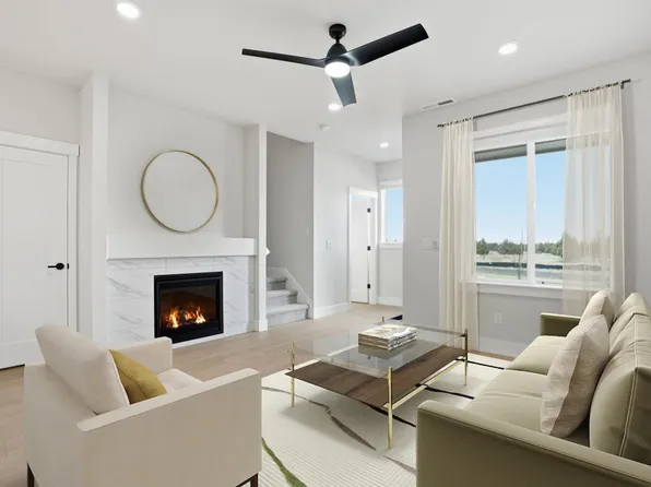 3095 NE Nipper Dr, Bend, OR 97701