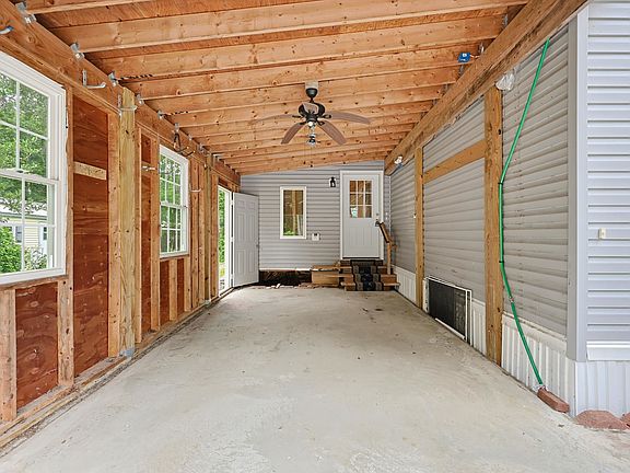 4th image of 83 Boxwood Lane