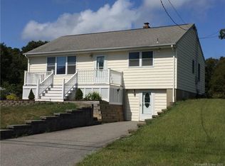 20 Rock Ridge Rd, Waterford, CT 06385