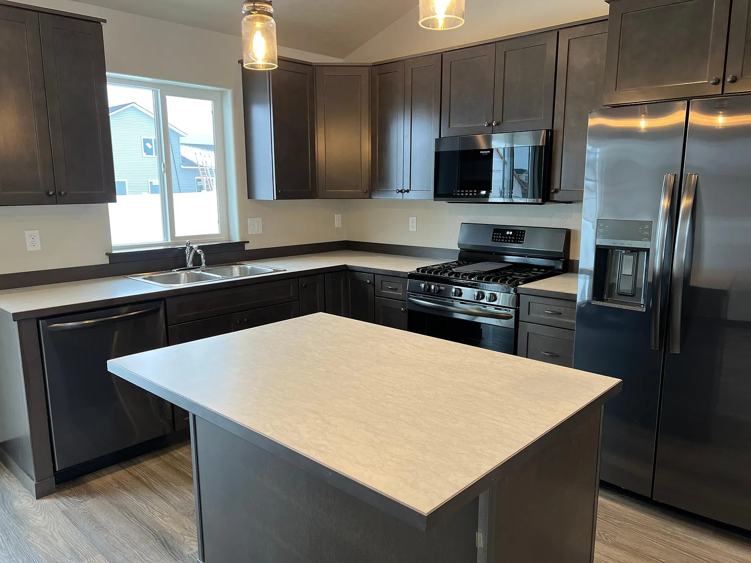 3 bed, 1245 sqft, $2,295 — Photo 2