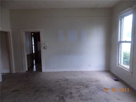 3rd image of 1535 S Richland St