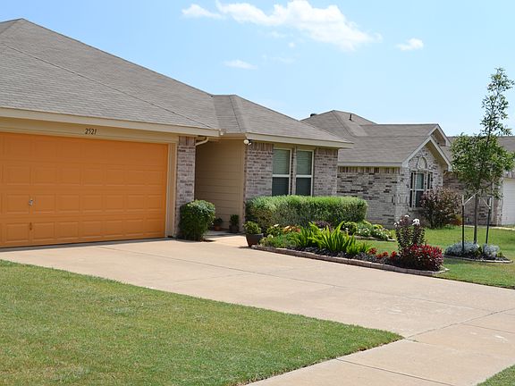 3rd image of 2521 Castle Pines Dr