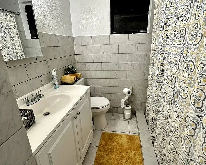 1743 Yale St S — Photo 4
