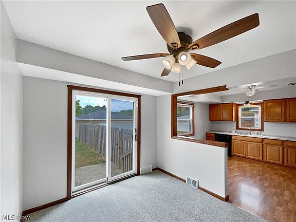 3rd image of 7264 Glenn Oval Dr