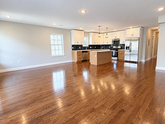 3rd image of 40 Carteret St #1