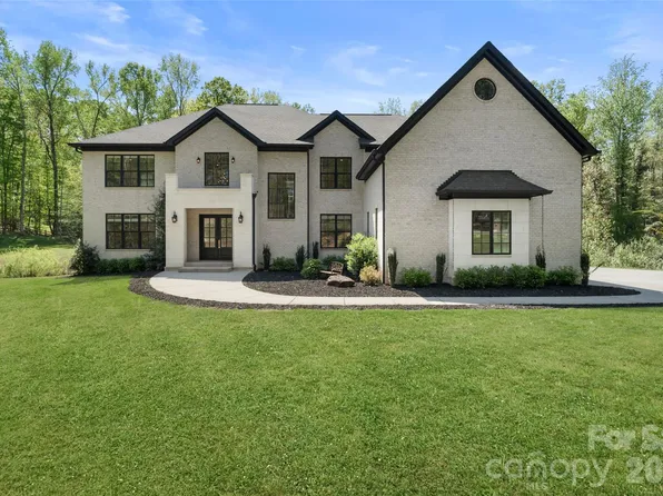 7021 Stirrup Ct, Matthews, NC 28104