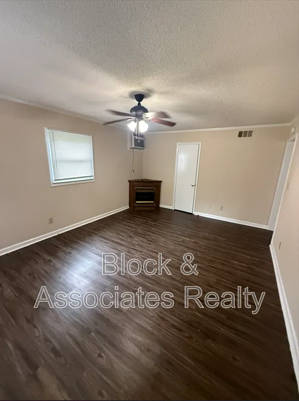 2 bed, 1.0 bath, $950 — Photo 3