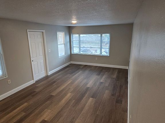 4th image of 603 27th Ave W #A