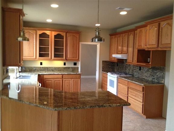 2nd image of 2870 Ashland Dr