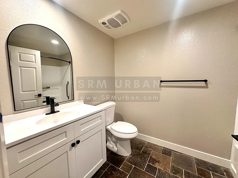 959 Vine St #2 — Photo 9