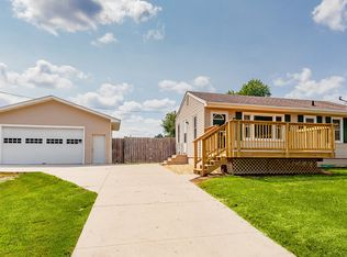 2020 E 40th St, Des Moines, IA 50317