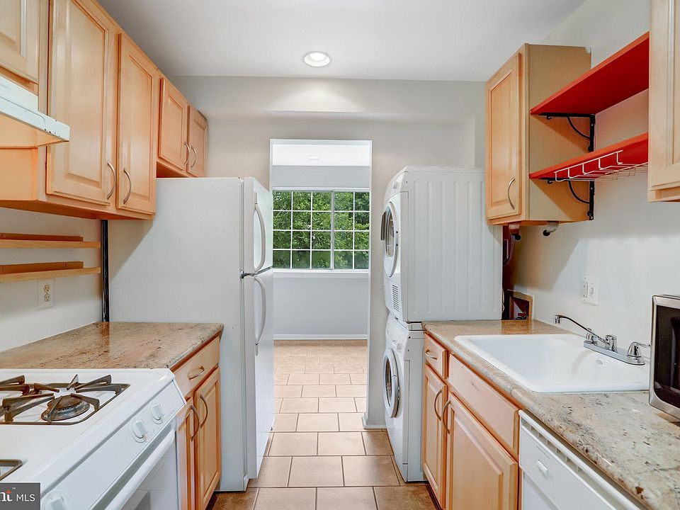 1st image of 1521 Colonial Dr APT 203