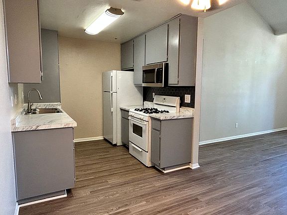 5th image of 1377 Oakdale Ave APT 18