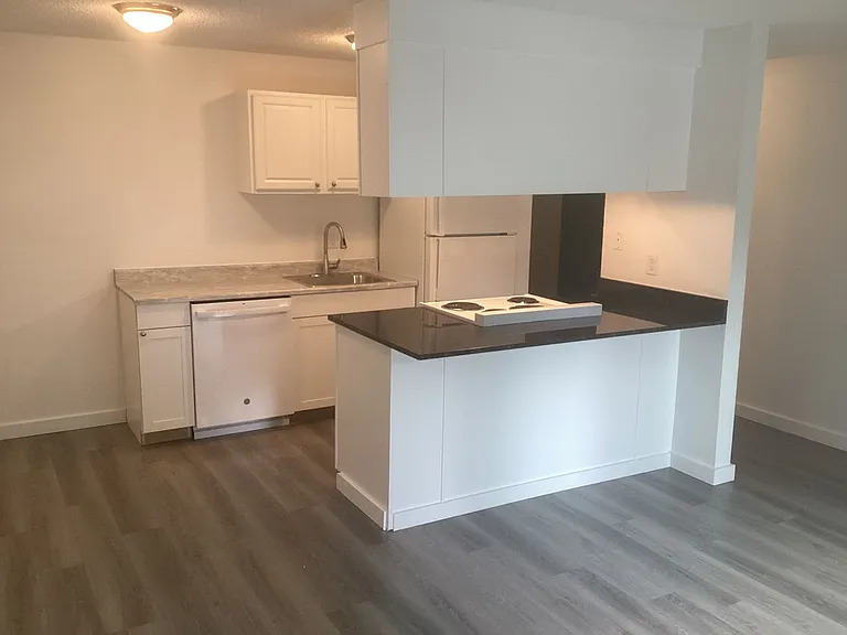 Interlakken Apartments — Photo 7