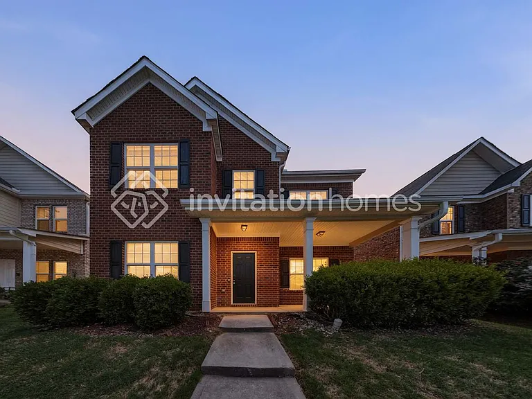 657 Armitage Way — Photo 1