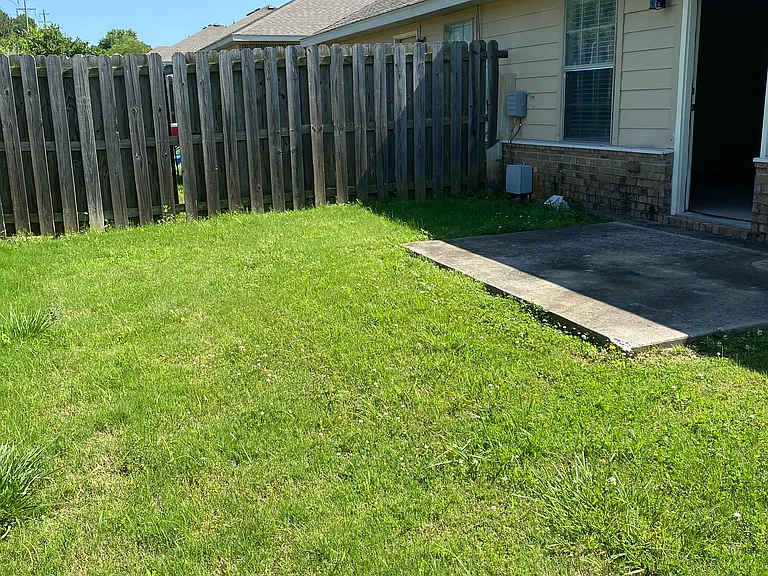 2857 N Seneca Ave — Photo 3