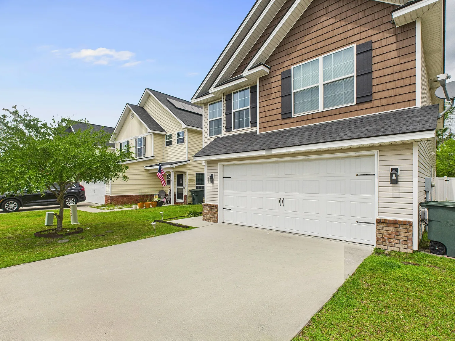3 bed, 2.5 bath, 2026 sqft, $2,200 — Photo 3