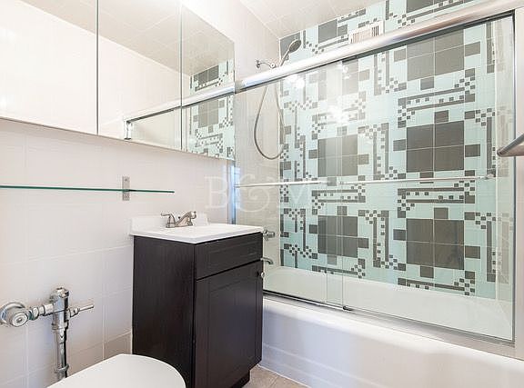 5th image of 229 E 28th St APT 3E