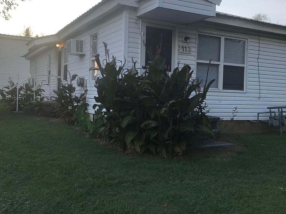 This duplex was built in the 1960's. Quiet and cozy