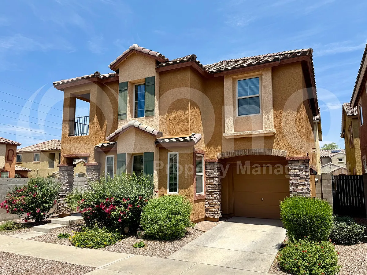 4 bed, 2.5 bath, 1609 sqft, $2,199 — Photo 4