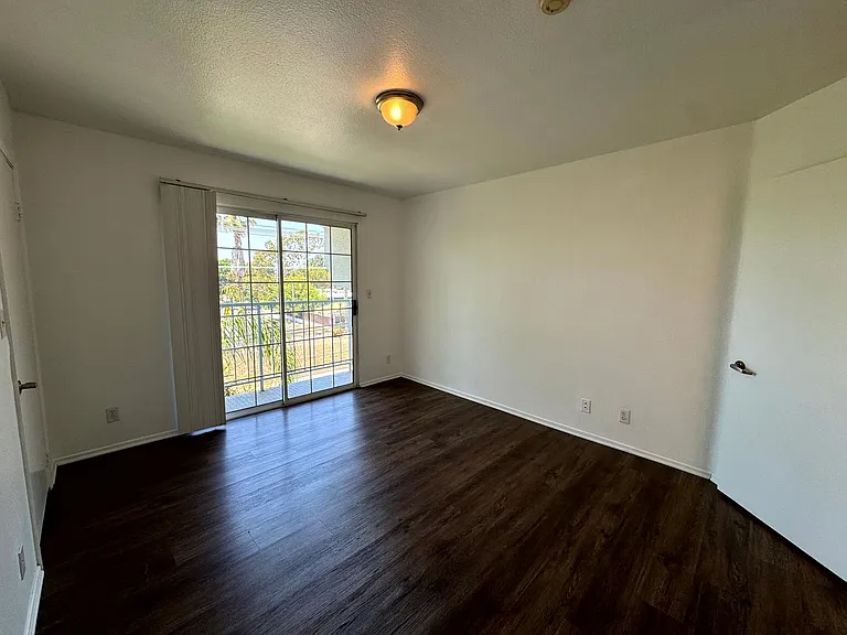 12048 Culver Blvd — Photo 13
