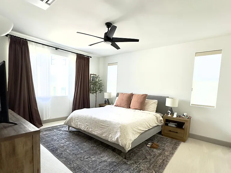 Master bedroom (2nd floor)