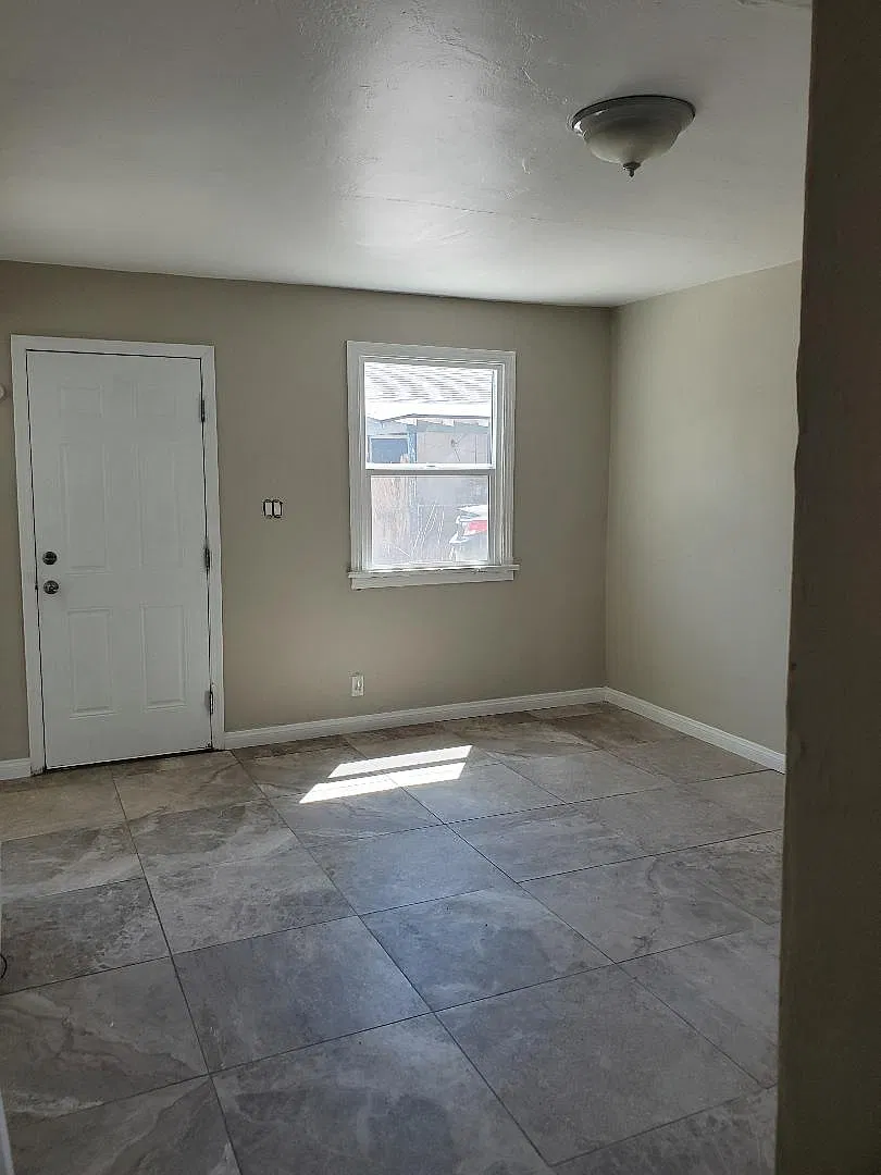 2924 Monterey St — Photo 2