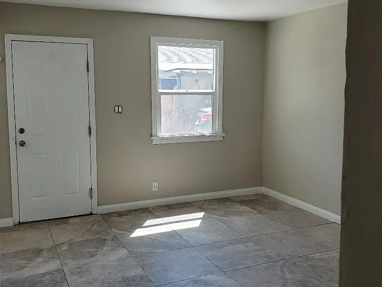 2924 Monterey St #C — Photo 2