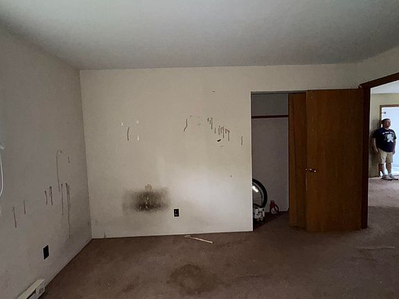 3rd image of 605 W College St #3
