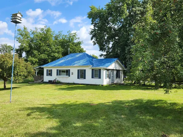 5233 Weiden Rd, Waterloo, IA 50701