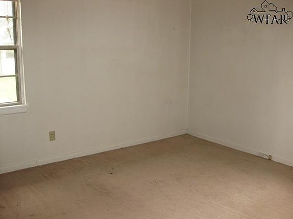 3rd image of 700 W Alameda St