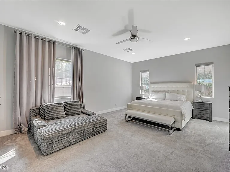 3943 Reyes Ave — Photo 36
