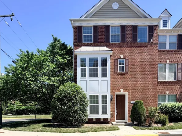 2048 Blunt Ln, Alexandria, VA 22303